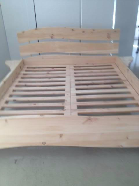 Masivna postelja iz cemprina - 3