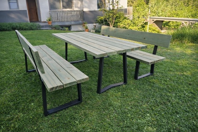 Vrtna garnitura "Ella" s kovinskimi nogami- iz globinsko impregniranega smrekovega lesa Vrtna garnitura "Ella" s kovinskimi nogami- iz globinsko impregniranega smrekovega lesa